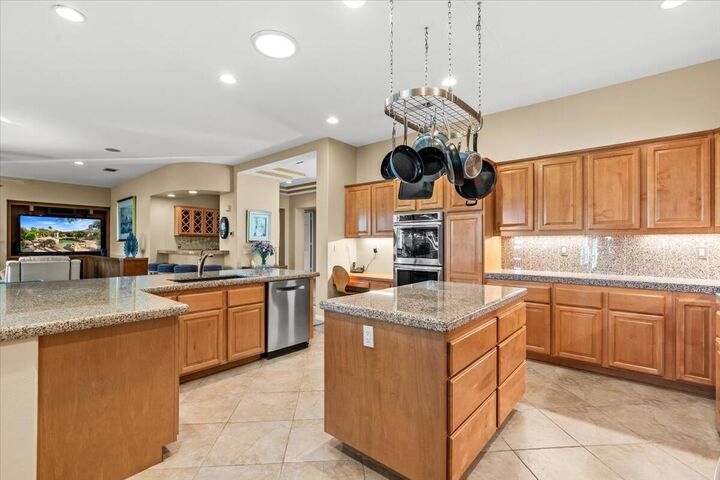 Property Photo: 79530 Cetrino CA 92253