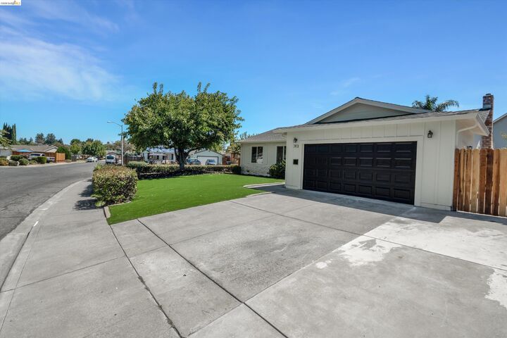 Property Photo: 304 Huntington Dr CA 94509