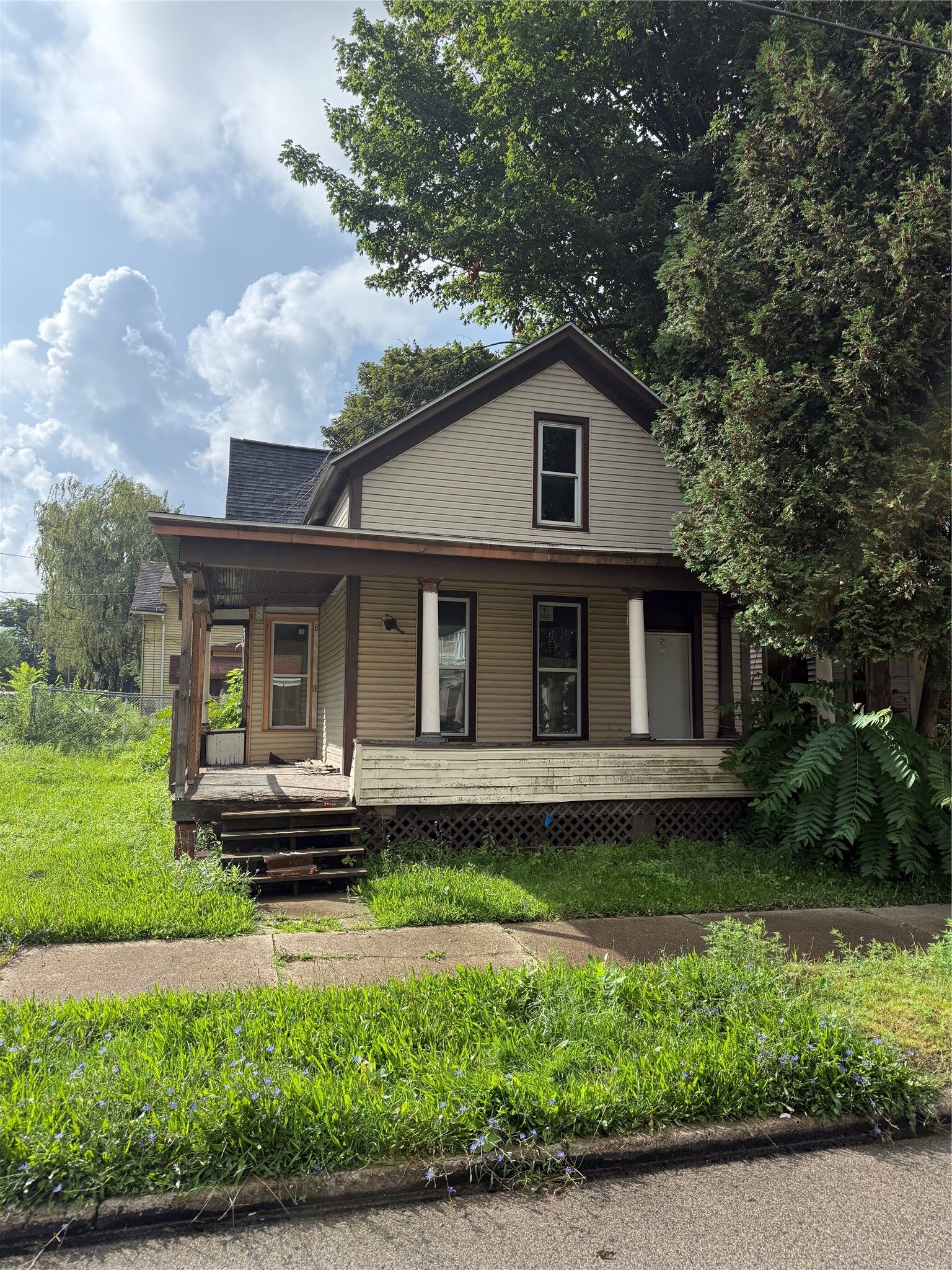 Property Photo: 457 E 9th Street PA 16503