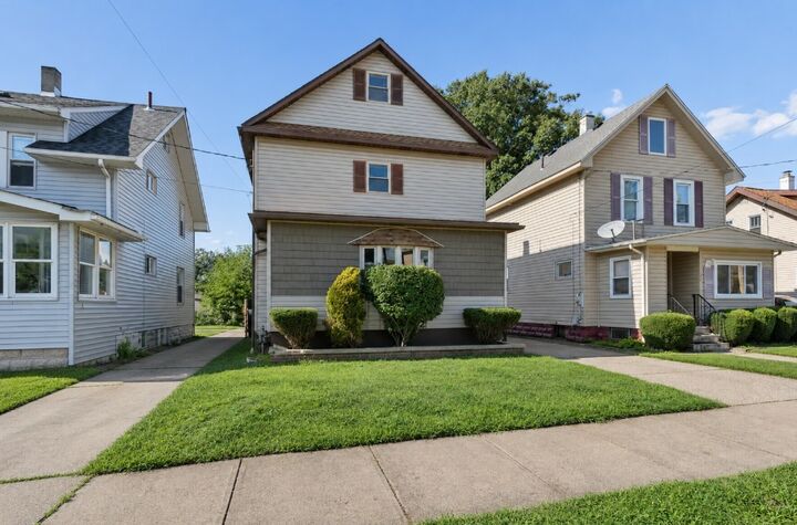 Property Photo:  1142 E 30th Street  PA 16504 