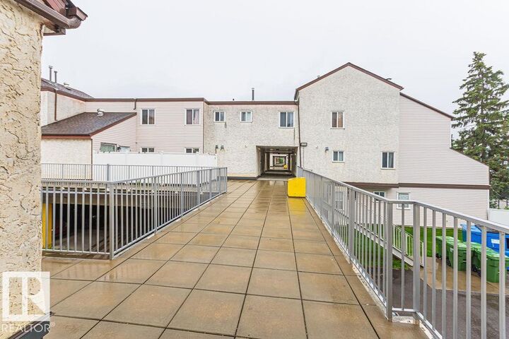 Property Photo:  61 Lancaster Terrace NW  AB T5X 5S4 