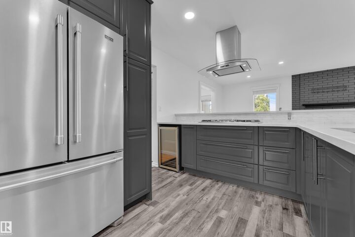 Property Photo: 47 Galloway Drive AB T8M 2M1