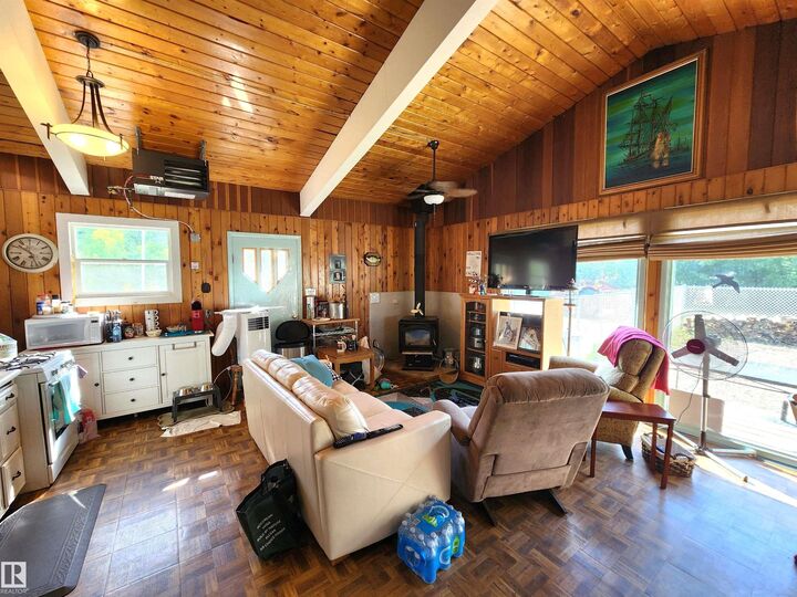 Property Photo:  122 60032 Scndry 867  AB T0A 0C0 