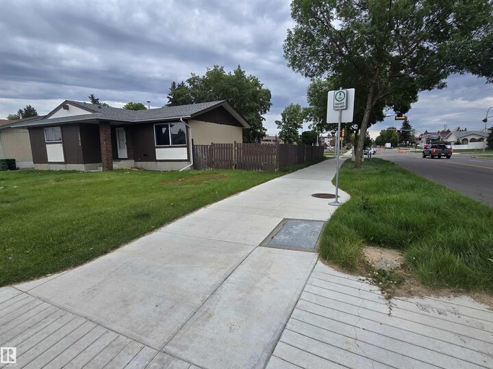 Property Photo:  10829 167A Avenue NW  AB T5X 2Y9 
