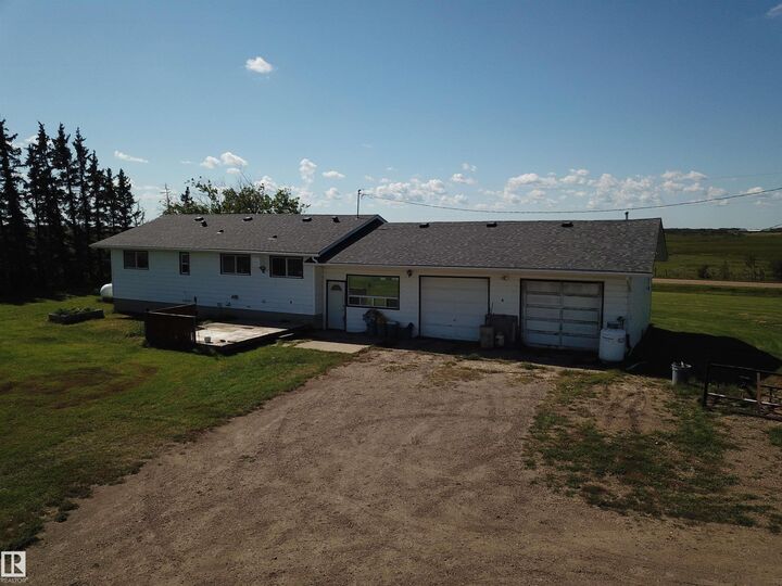 532037 Rg Rd 182 — photo 1