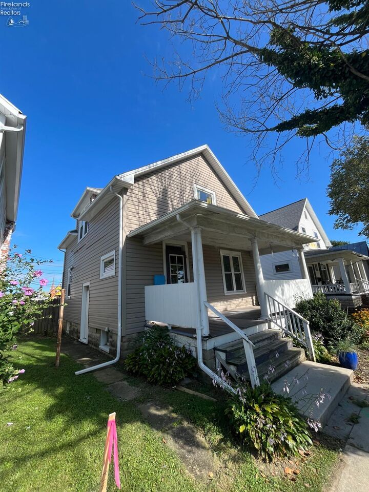 Property Photo: 338 Circular Street OH 44883