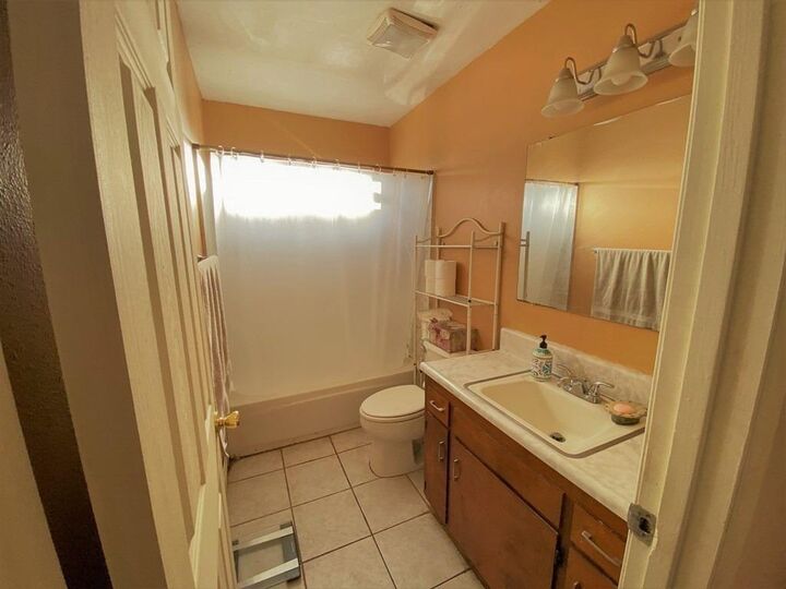 Property Photo: 1510 W Thomas Avenue CA 93728
