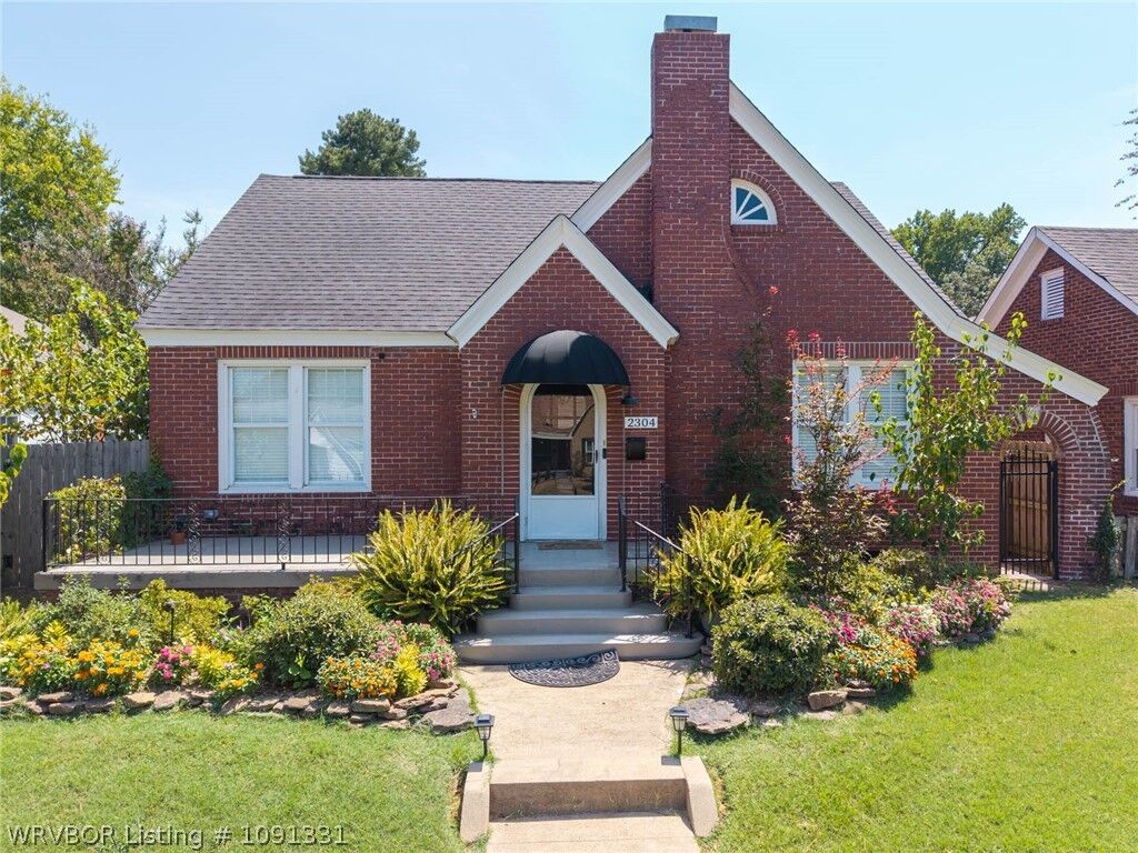 Property Photo:  2304 S M Street  AR 72901 