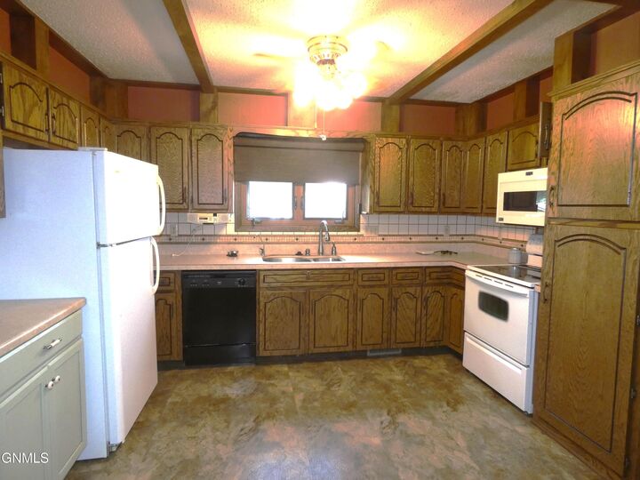 Property Photo: 225 5th Street E ND 58561