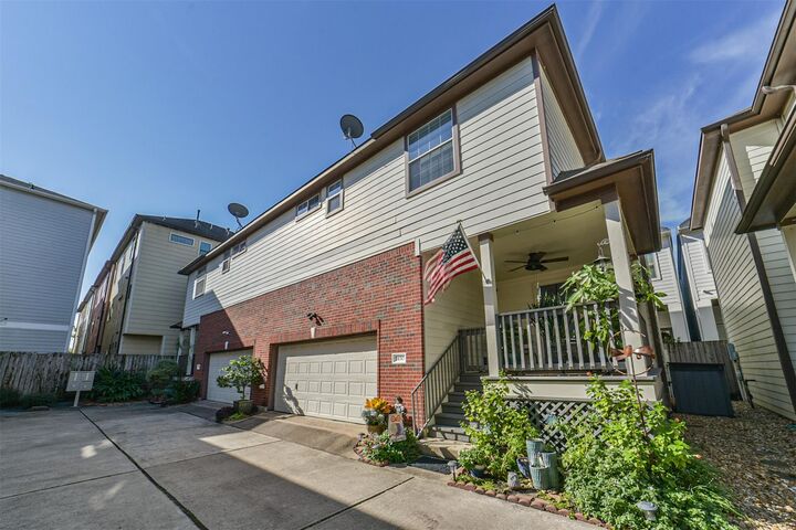 Property Photo:  1430 W 24th Street  TX 77008 