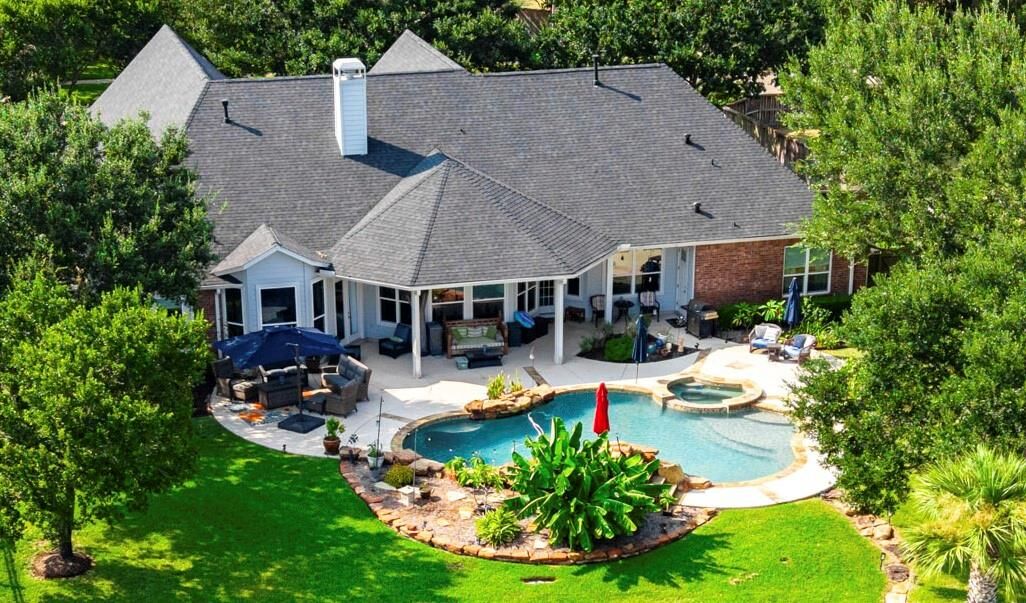 Property Photo: 1919 Anchor Lake Lane TX 77494