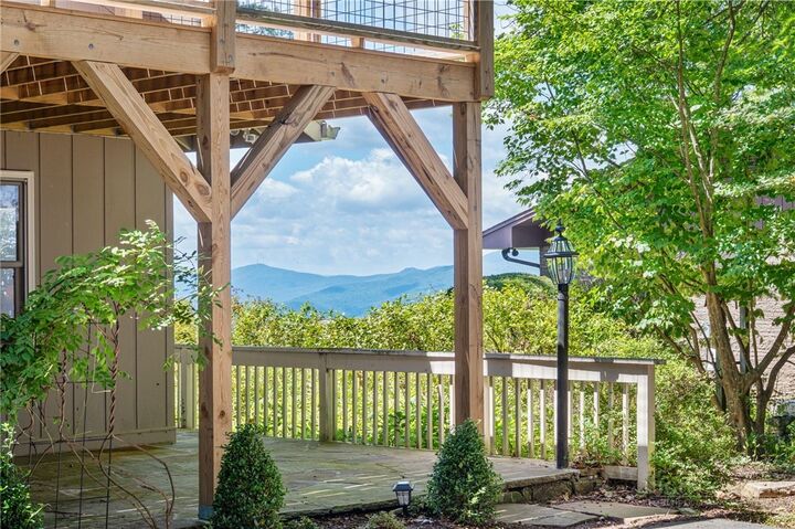 Property Photo: 561 Green Hill Circle NC 28605