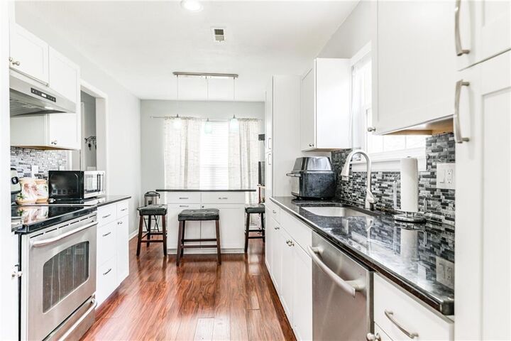 Property Photo:  944 N Pine Street N  KS 66061 