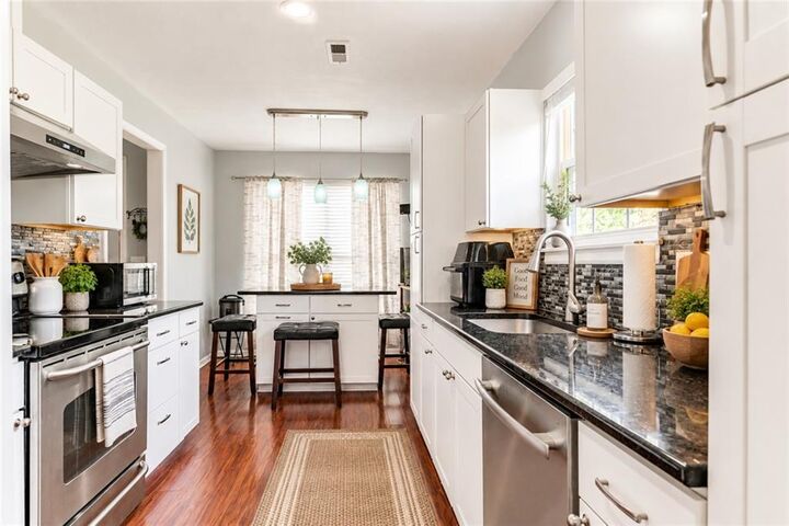 Property Photo:  944 N Pine Street  KS 66061 