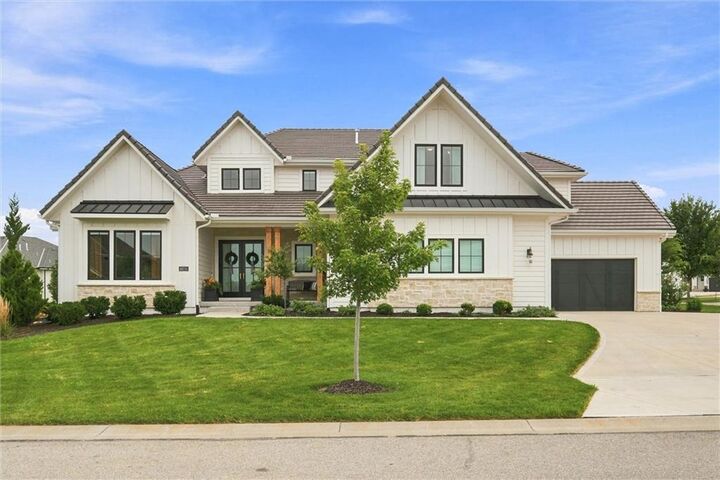 Property Photo: 10711 West 173rd Terrace KS 66221