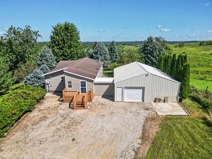 Property Photo: 965 Coyote Crossings Lane IA 52172