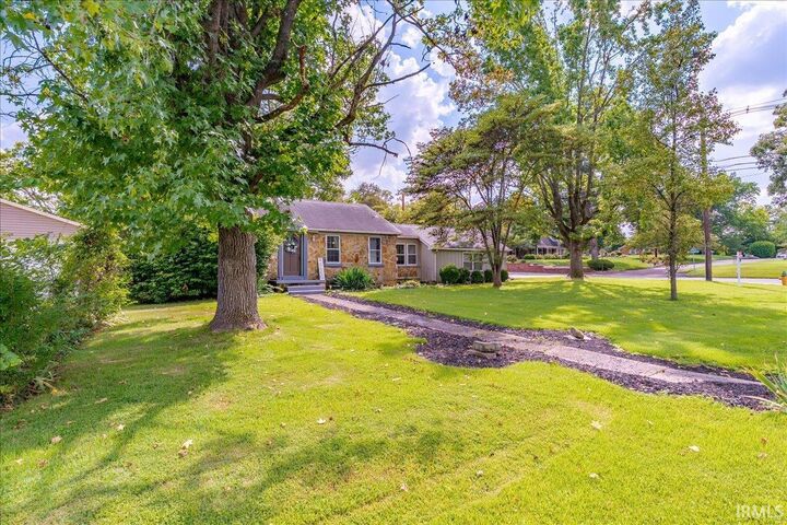 Property Photo: 7401 Adams Avenue IN 47715