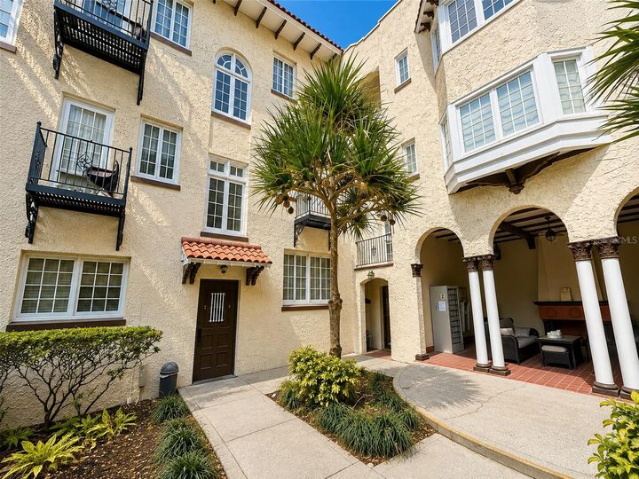 Property Photo: 2117 W Dekle Avenue H2 FL 33606