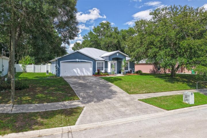 Property Photo:  1031 E Walts Avenue  FL 32724 