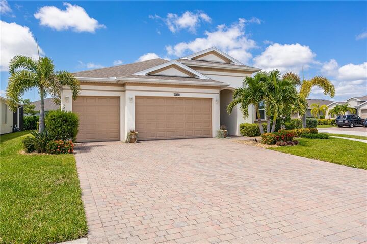Property Photo:  3286 Baravaldo Circle  FL 33909 