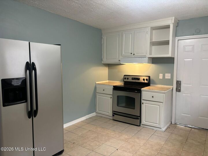Property Photo: 2548 Belvedere Drive MS 39204