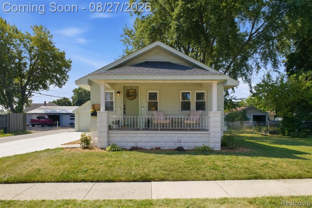 Property Photo:  33 W Wabash Avenue  MI 48111 2938 