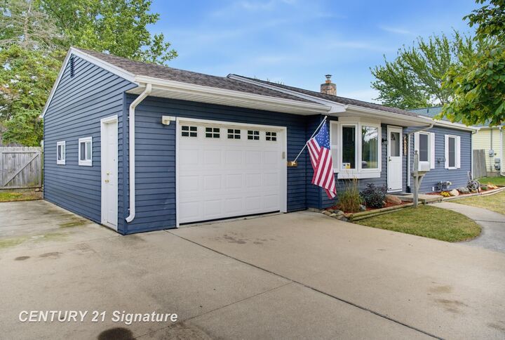 Property Photo: 4526 Lorraine Avenue MI 48604