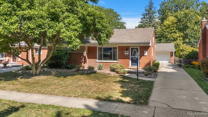 Property Photo:  28716 Westfield Street  MI 48150 3135 