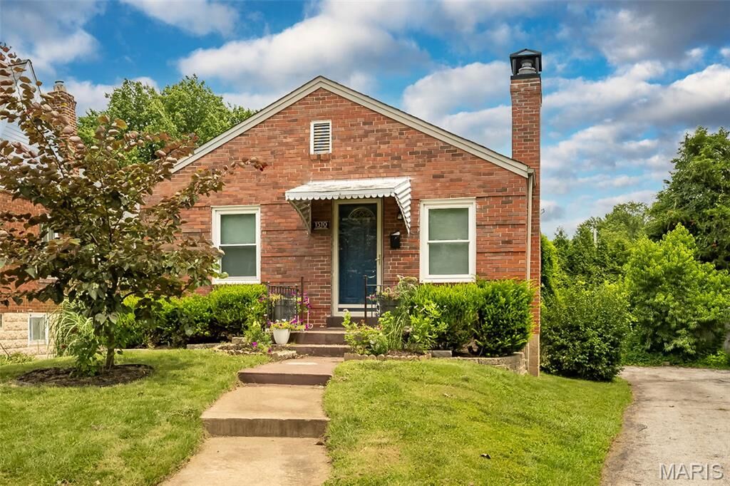 Property Photo: 1510 Collins Avenue MO 63117