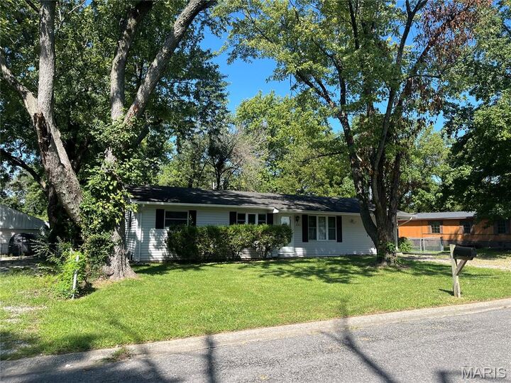 Property Photo:  121 Richmond Drive  IL 62208 