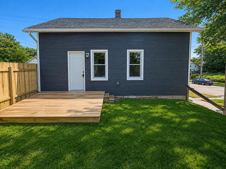 Property Photo:  1019 N 12th St  WI 53081 
