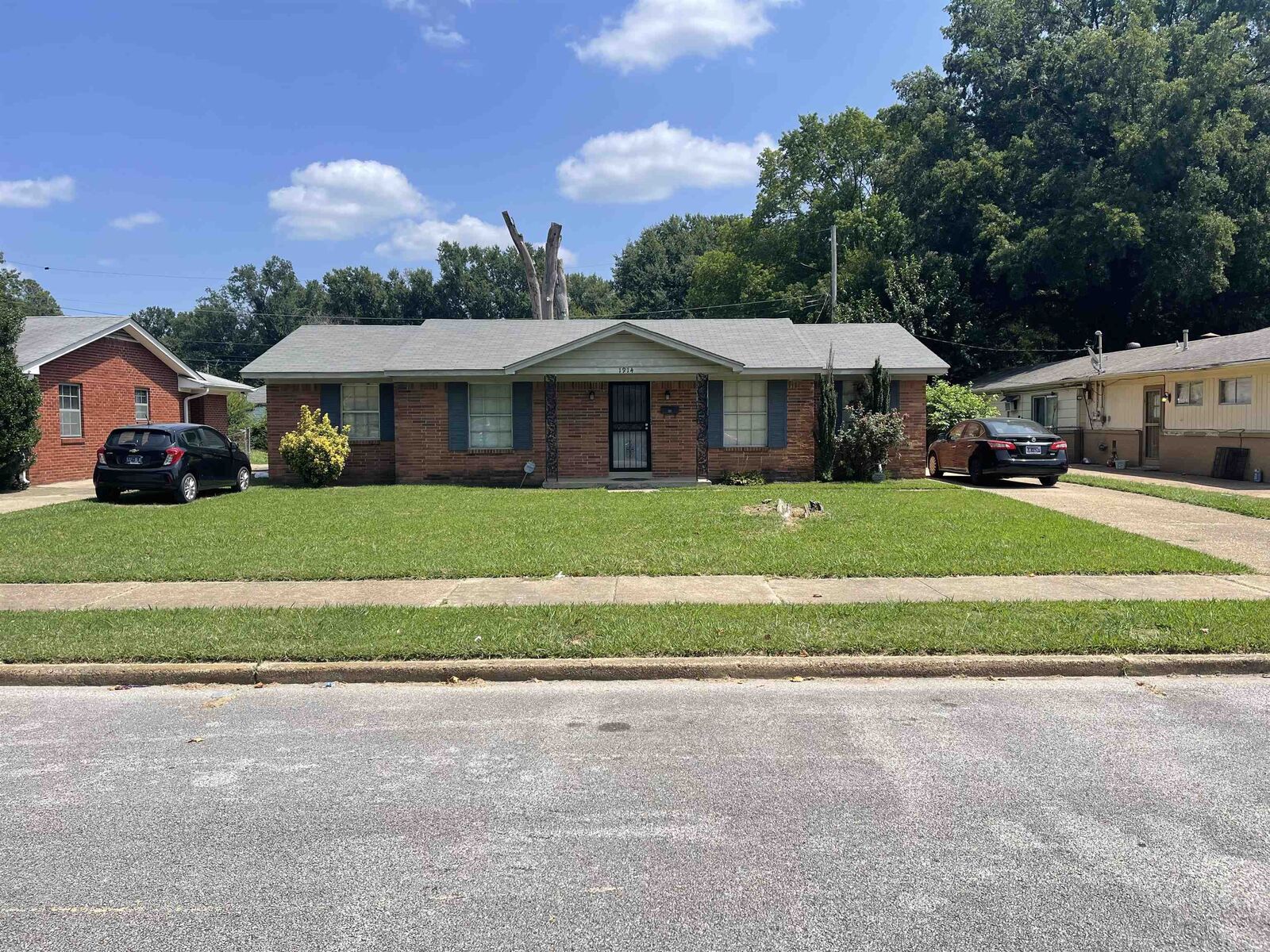 Property Photo:  1914 Downing St  TN 38117 