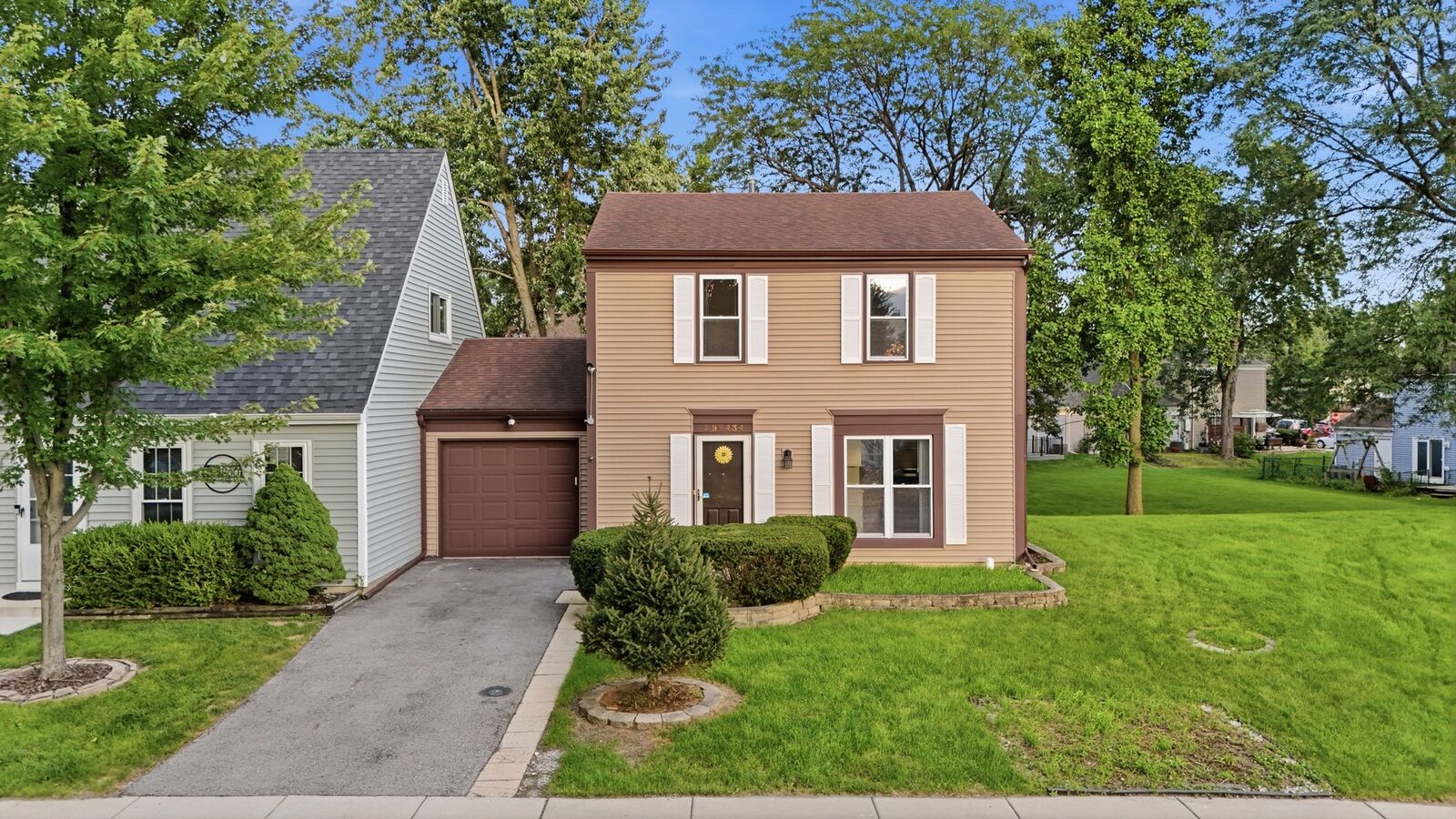 Property Photo:  29W434 Hawthorne Lane  IL 60555 