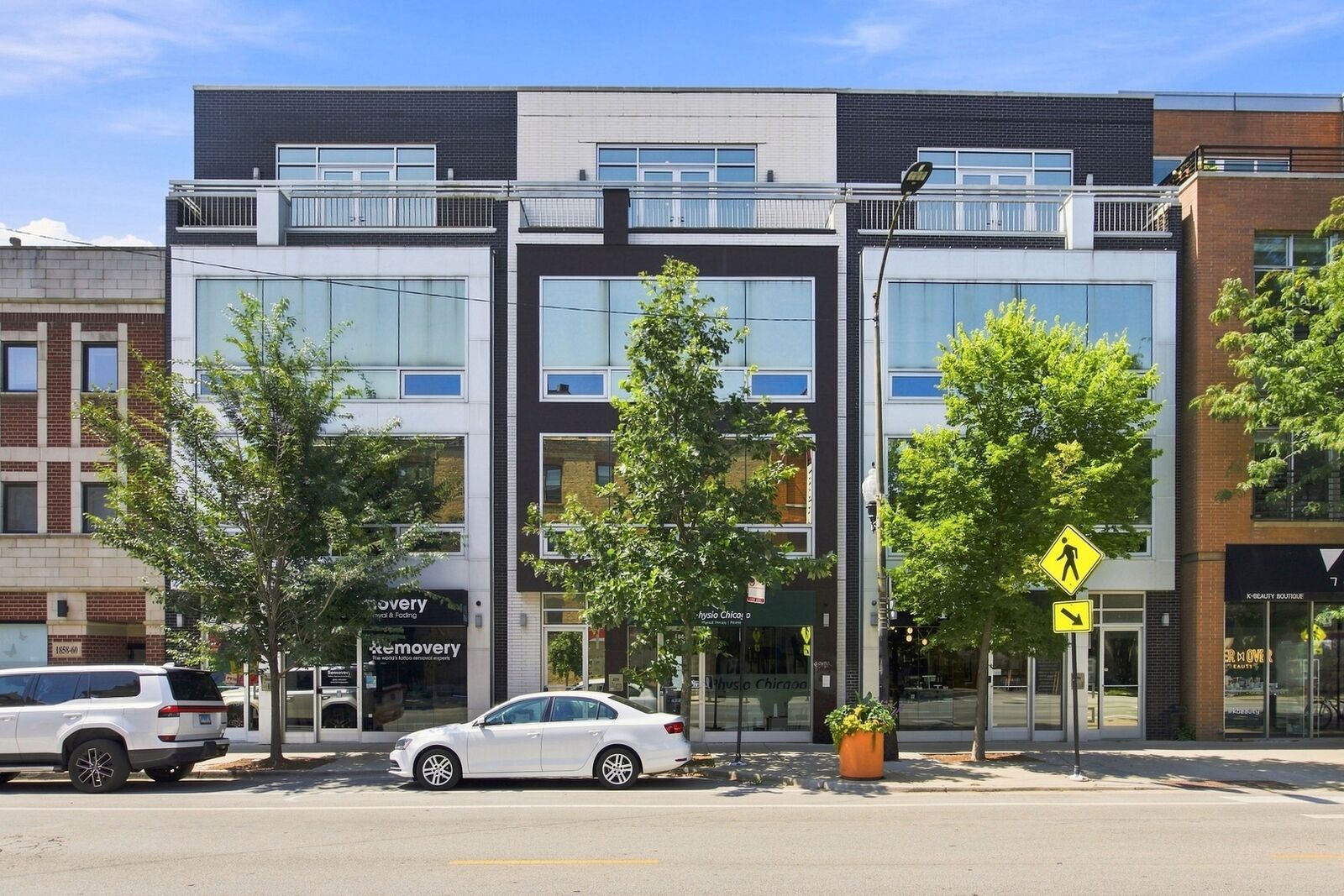 Property Photo: 1866 N Damen Avenue 4 IL 60647