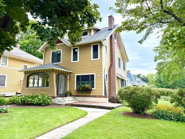 Property Photo:  523 Prairie Street  IL 60174 