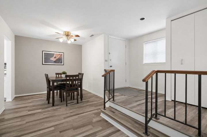 Property Photo: 440 Somerset Court D IL 60504