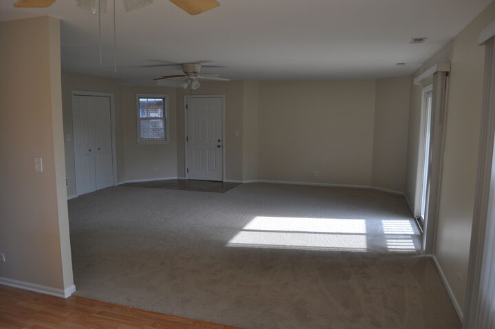 Property Photo:  223 S Rush Street 2D  IL 60143 
