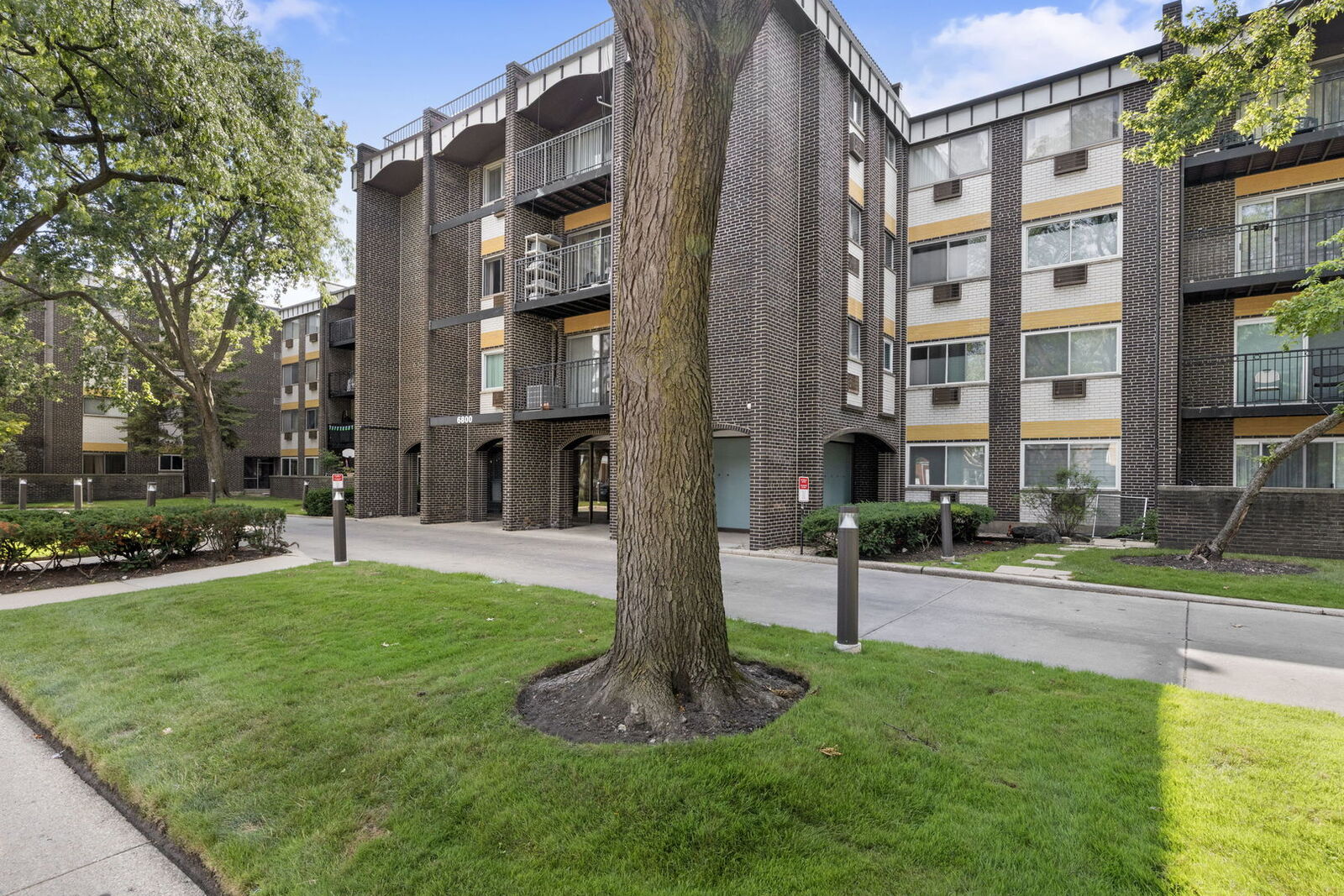 Property Photo:  6800 N California Avenue 4L  IL 60645 