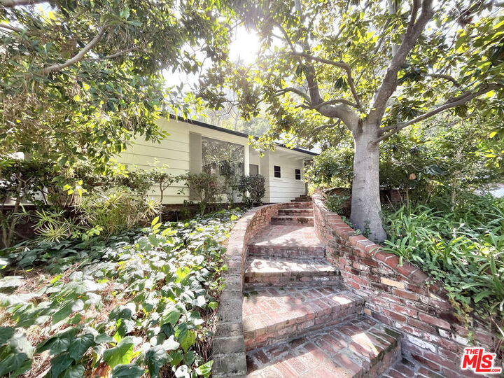 Property Photo: 10686 Somma Way CA 90077