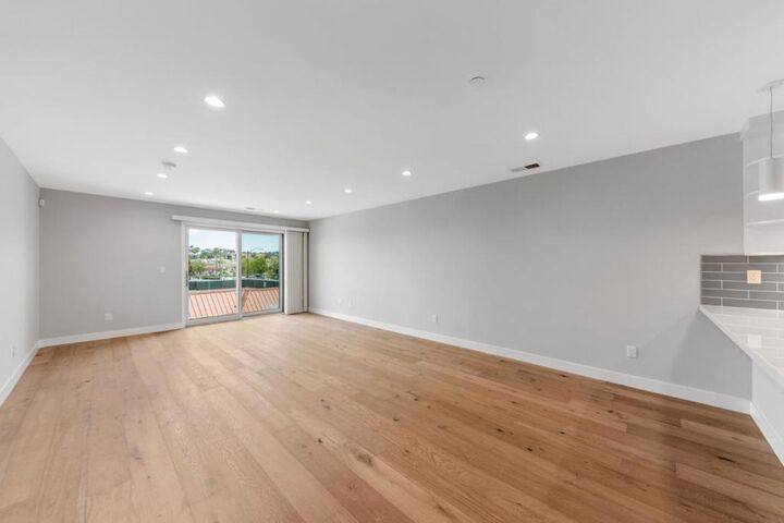 Property Photo:  30 Hermosa Avenue 302  CA 94030 