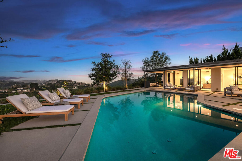 Property Photo:  8545 Charl Lane  CA 90046 