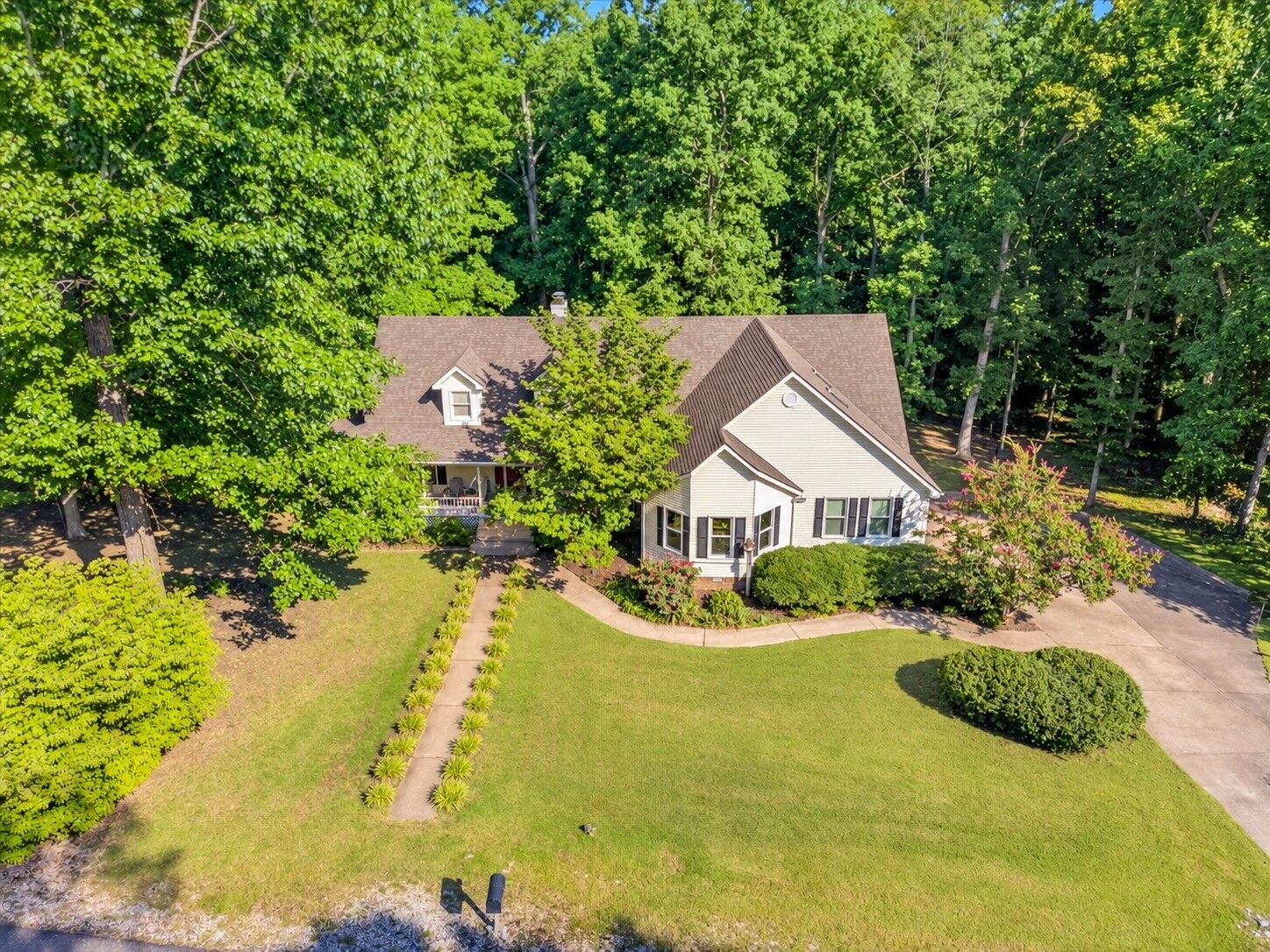 Property Photo: 175 Castleton Cv TN 38242