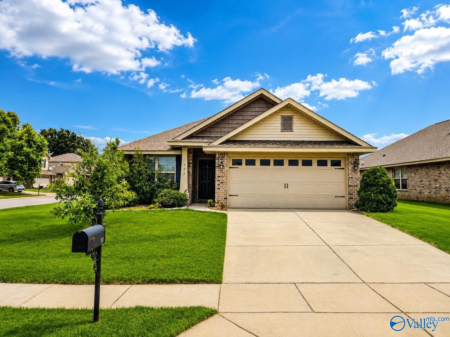 Property Photo:  133 Ardsley Drive  AL 35756 