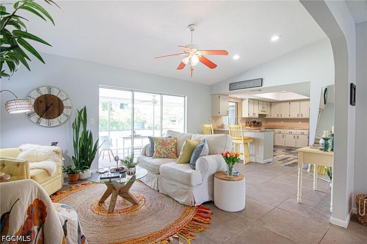 Property Photo: 926 SE 26th Terrace FL 33904