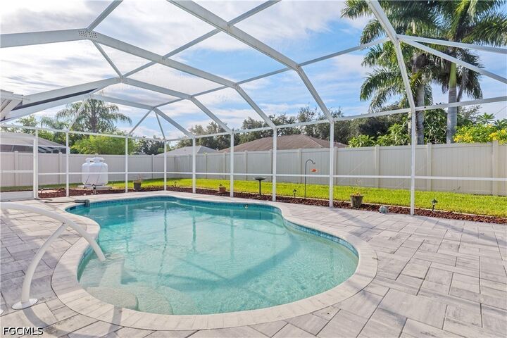 Property Photo:  15687 Spring Line Lane  FL 33905 