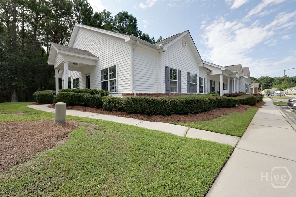 Property Photo:  36 Falkland Avenue  GA 31407 