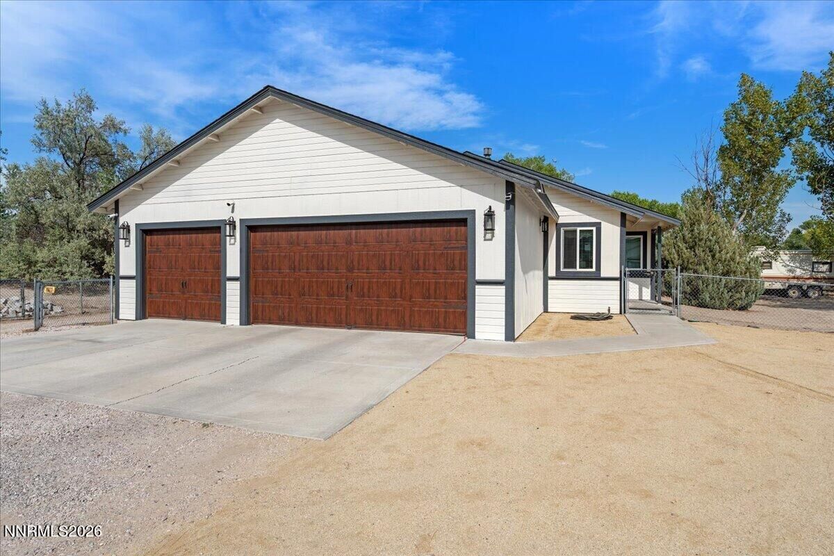 Property Photo: 1435 Dixie Drive NV 89406