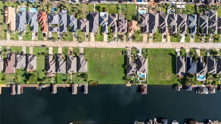 Property Photo: 1454 Royal Palm Drive LA 70458
