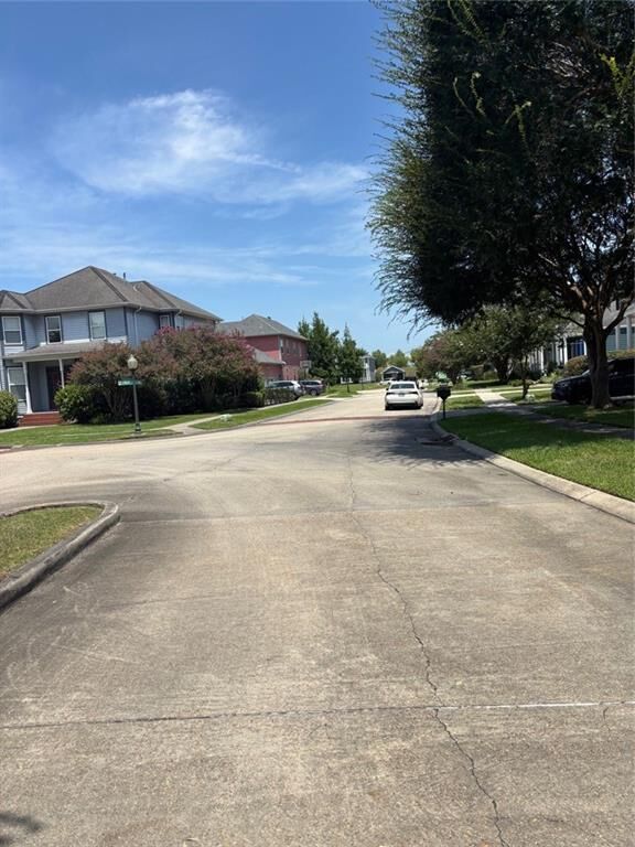 Property Photo: 2 Seaward Court LA 70131