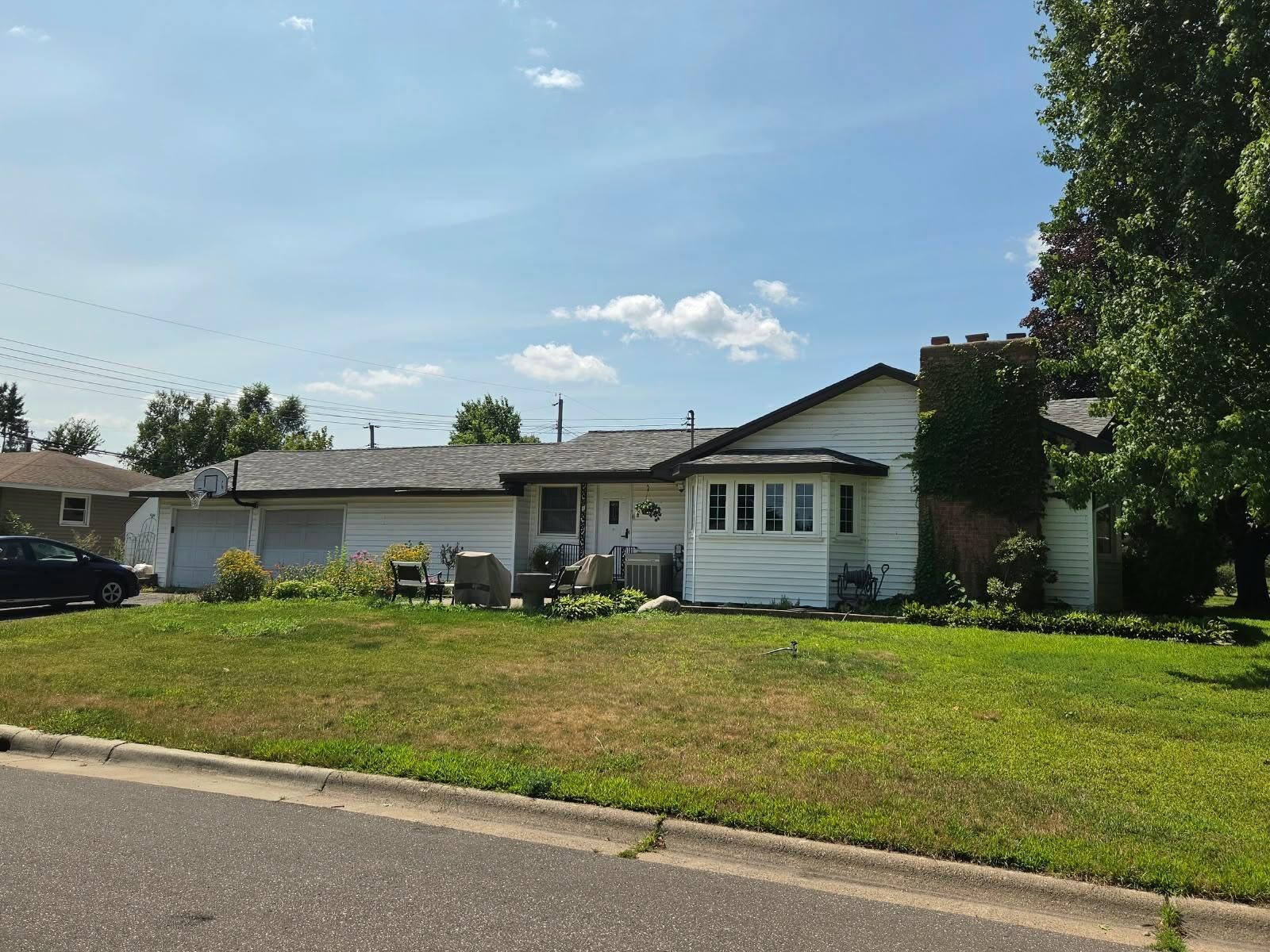 Property Photo:  4401 Woodbine Lane N  MN 55429 
